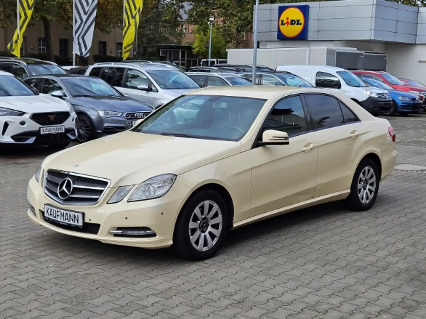 Mercedes-Benz E 200 NGT BlueEfficiency NGD Beige - 1