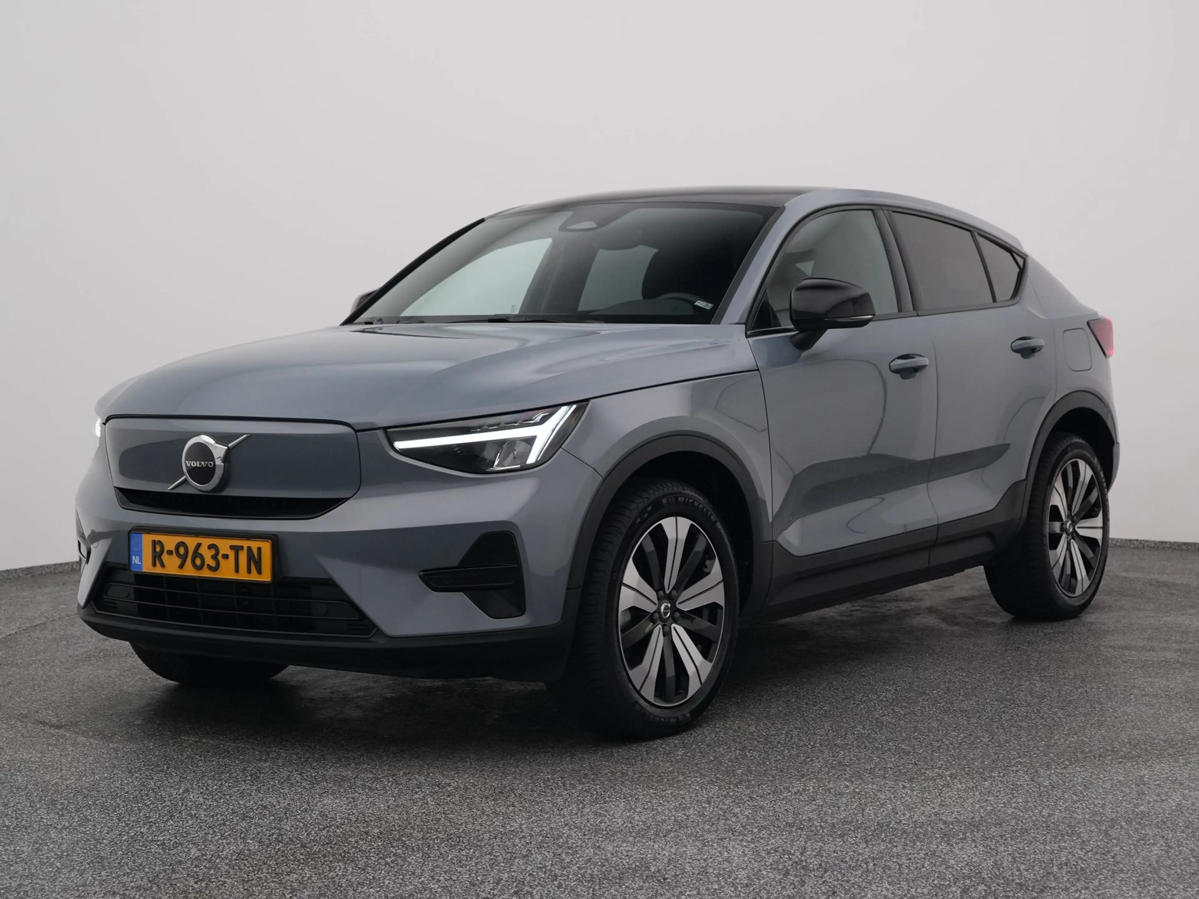 Volvo C40 Recharge Core 69 kWh | PANO | CAMERA | STOEL- EN S