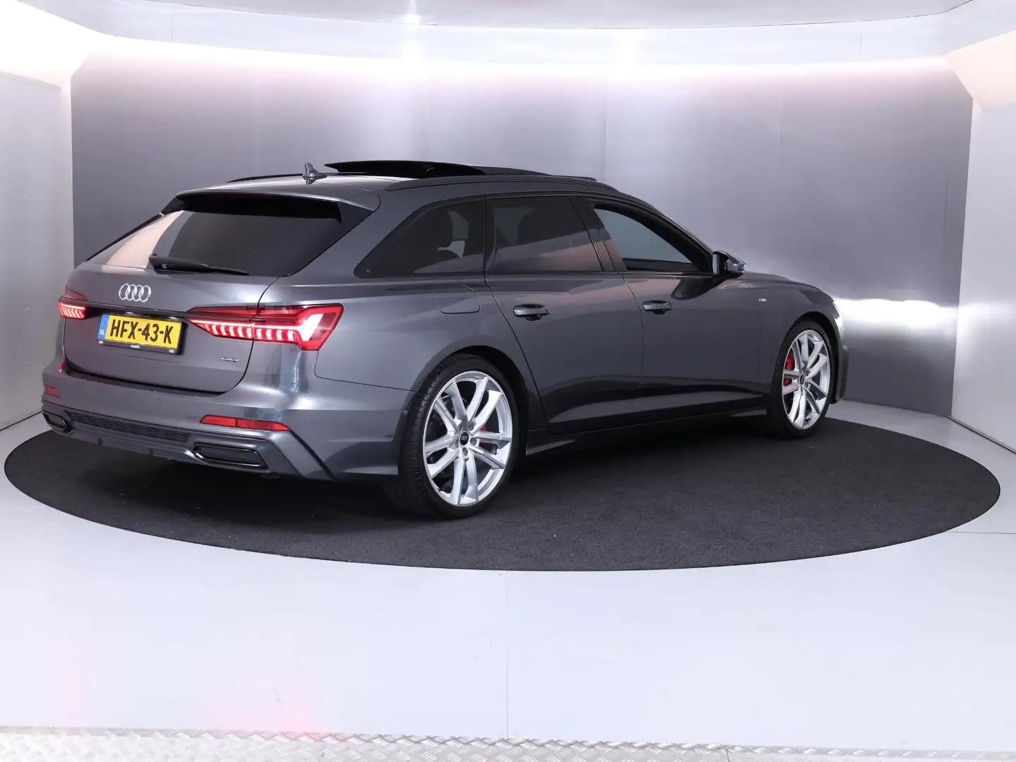 Audi A6 Avant 55 TFSI e quattro Pro Line S Competition 367 Grijs - 2