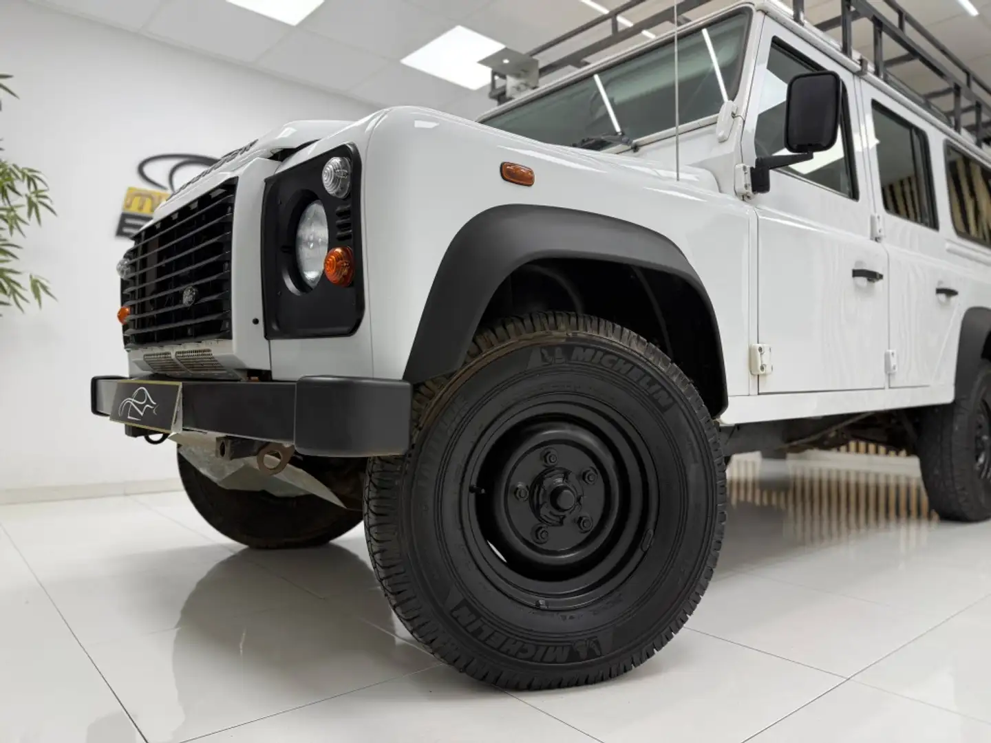Land Rover Defender 110 SW E Bianco - 2