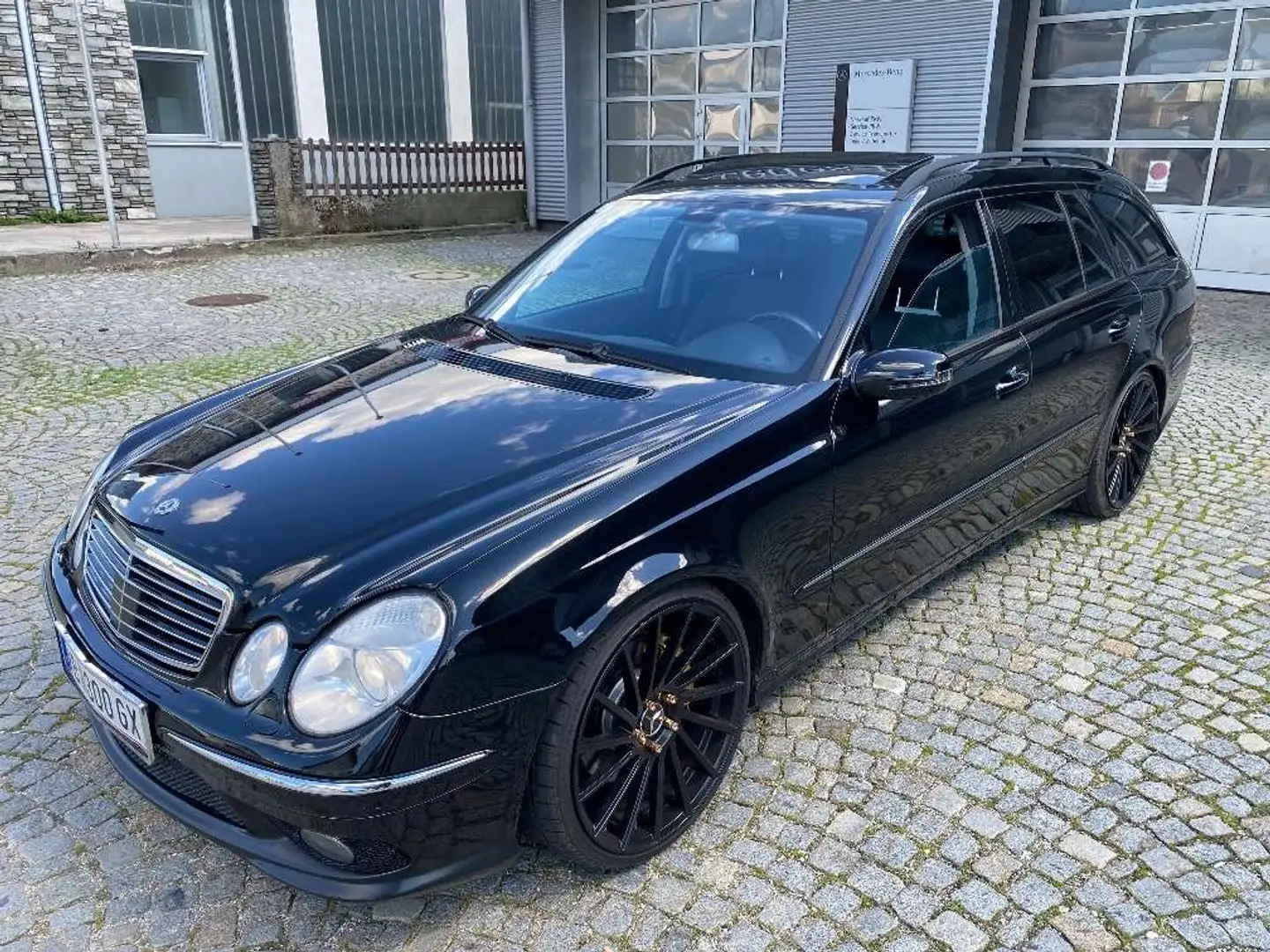 Mercedes-Benz E 500 E 500 T Avantgarde 4MATIC Aut. Avantgarde Schwarz - 1