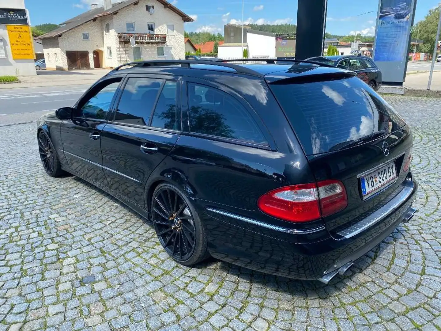 Mercedes-Benz E 500 E 500 T Avantgarde 4MATIC Aut. Avantgarde Schwarz - 2