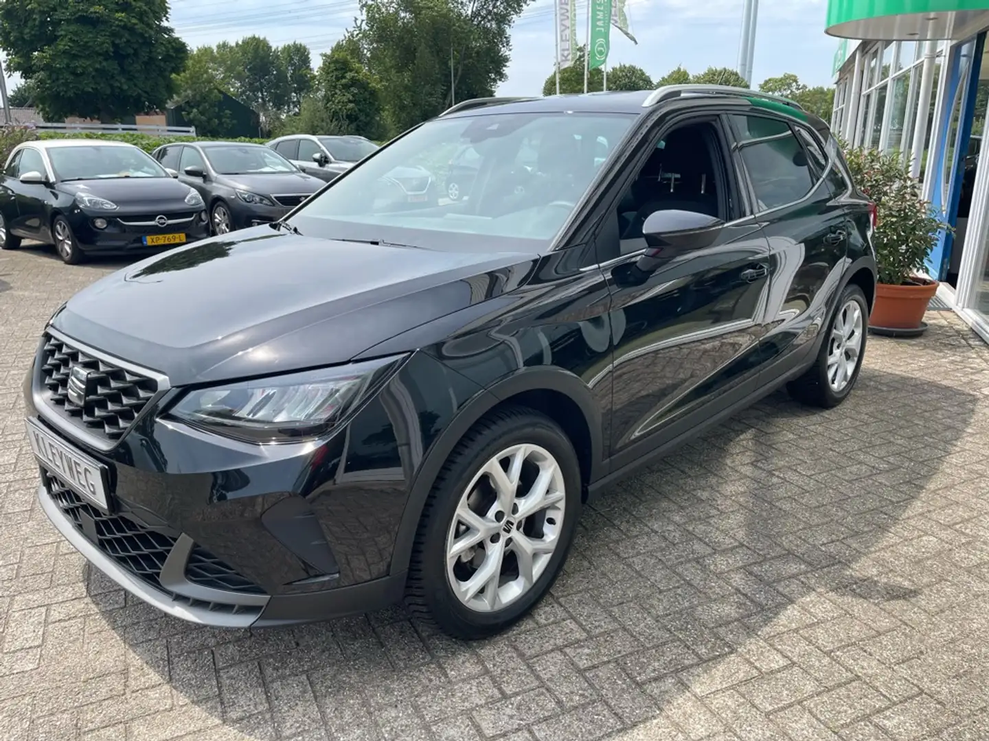 SEAT Arona 1.0 TSI FR Bns Con, 110pk Nav, Carplay, Stoelverw, Noir - 2