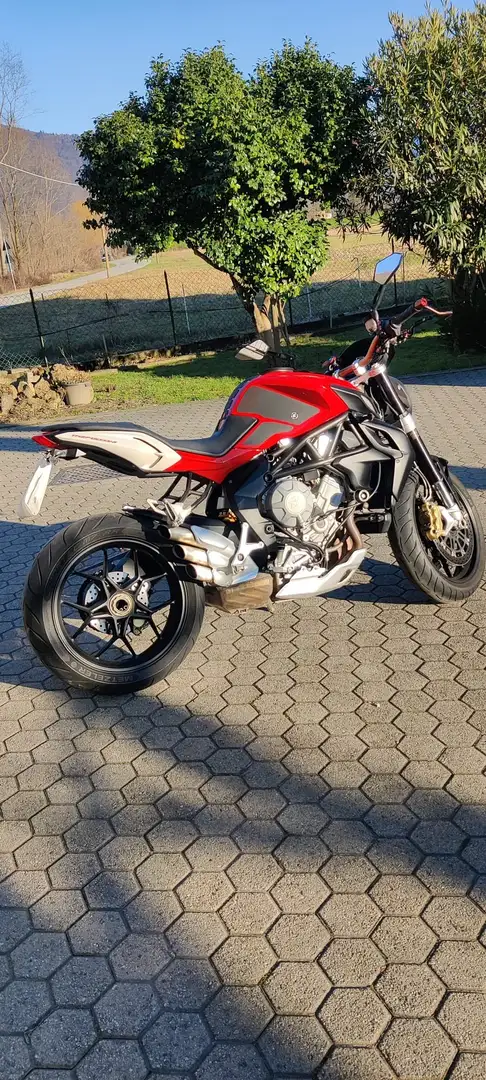MV Agusta Brutale 675 Rouge - 2