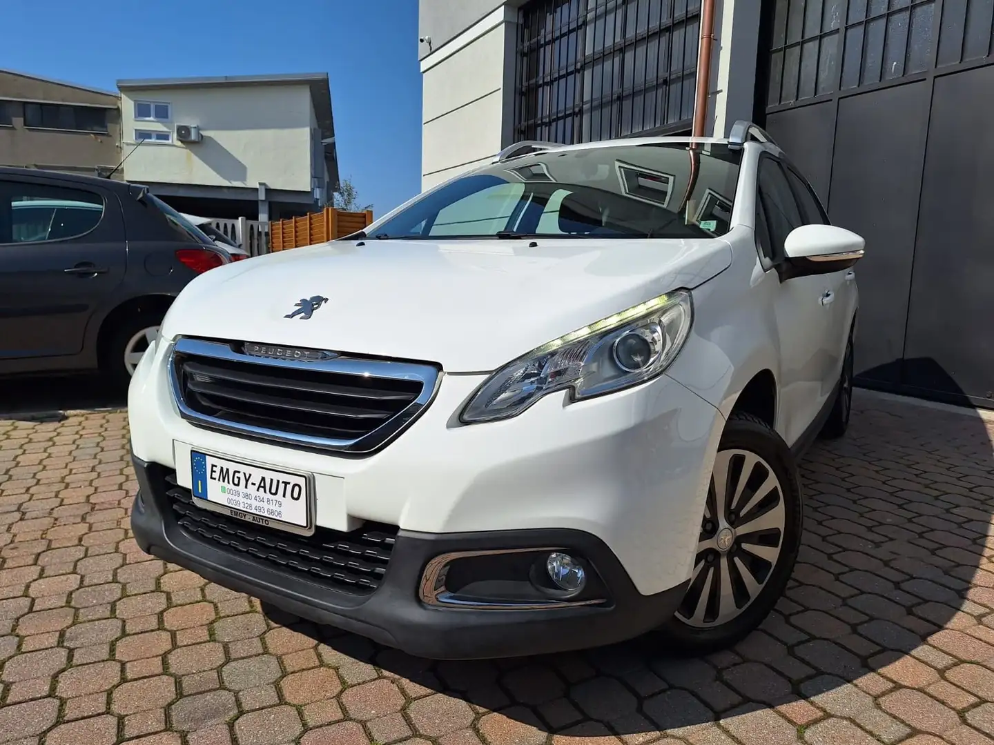 Peugeot 2008 1.2 VTi 82CV Allure Wit - 1