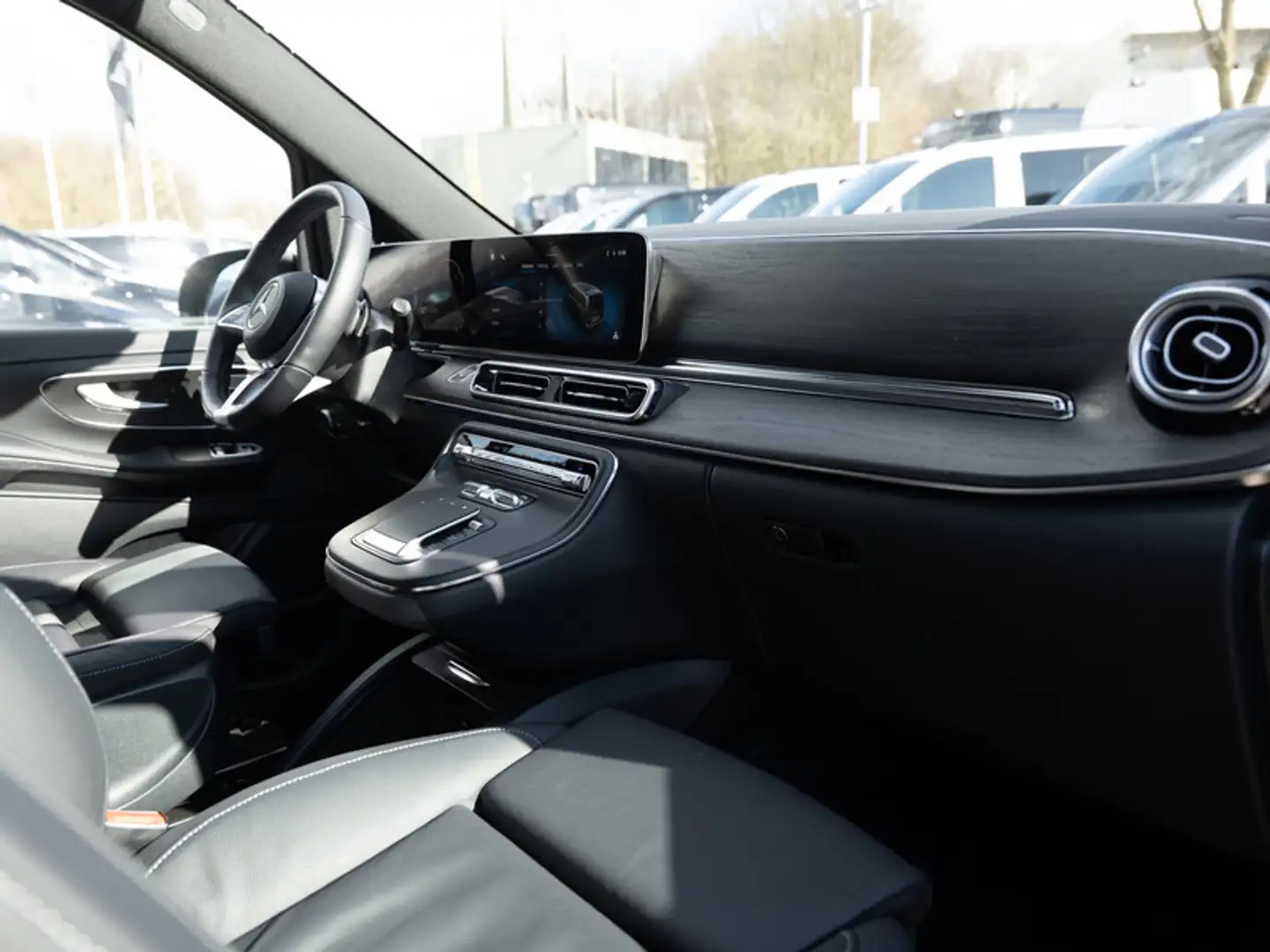 Mercedes-Benz V 300 AVANTGARDE EXTRALANG+MULTIBEAM+DISTR+STHZG Black - 2