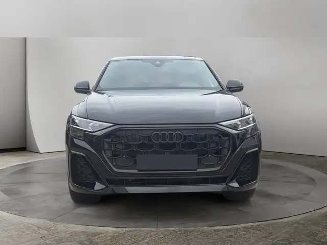 Audi Q8 view 4