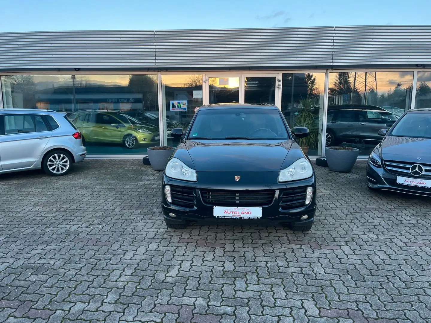 Porsche Cayenne S 4.8 V 8 SHZ LEDER PDC Allrad Schwarz - 2