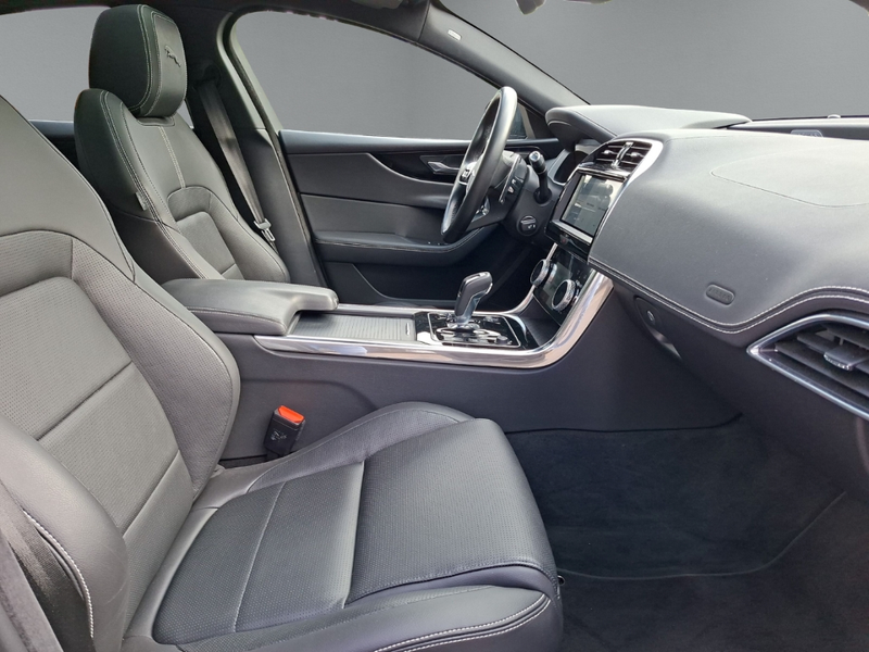 Jaguar XE P250 R-Dynamic Black Navi Leder Memory Meridian LE — photo 14