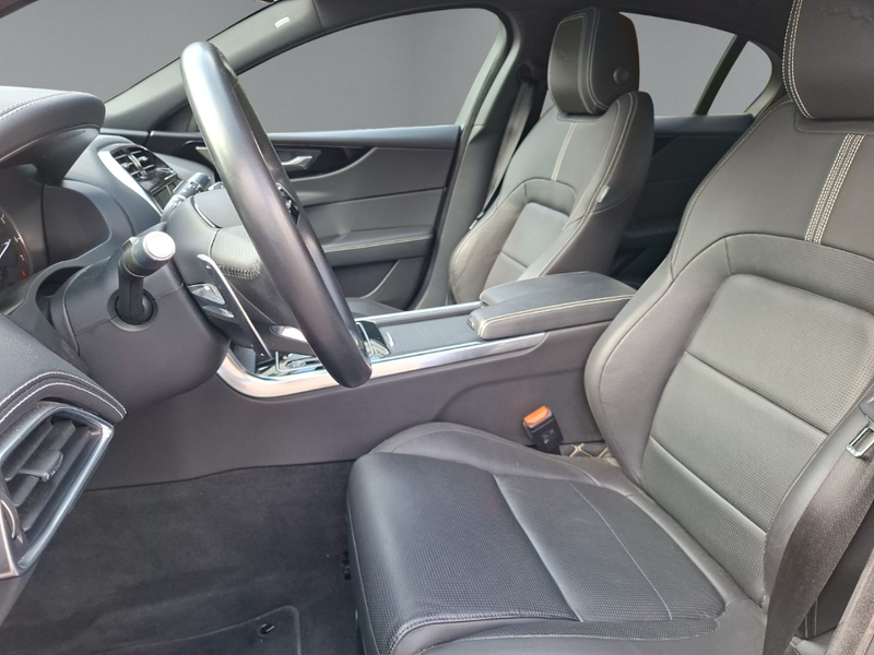 Jaguar XE P250 R-Dynamic Black Navi Leder Memory Meridian LE — photo 12