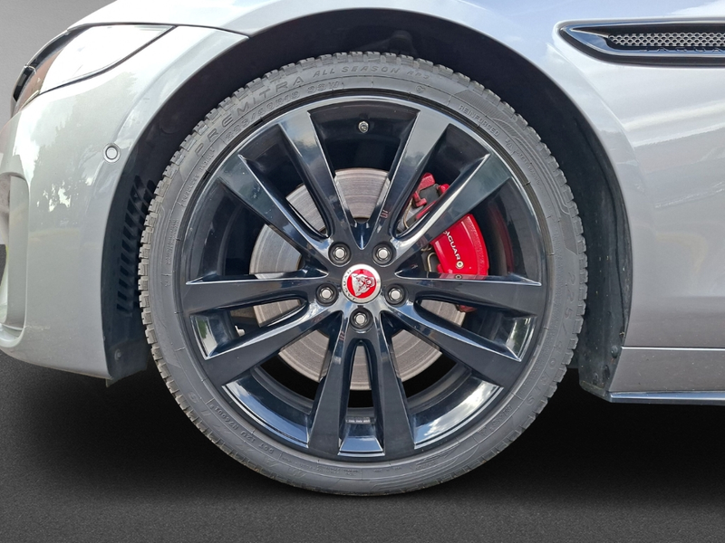 Jaguar XE P250 R-Dynamic Black Navi Leder Memory Meridian LE — photo 9