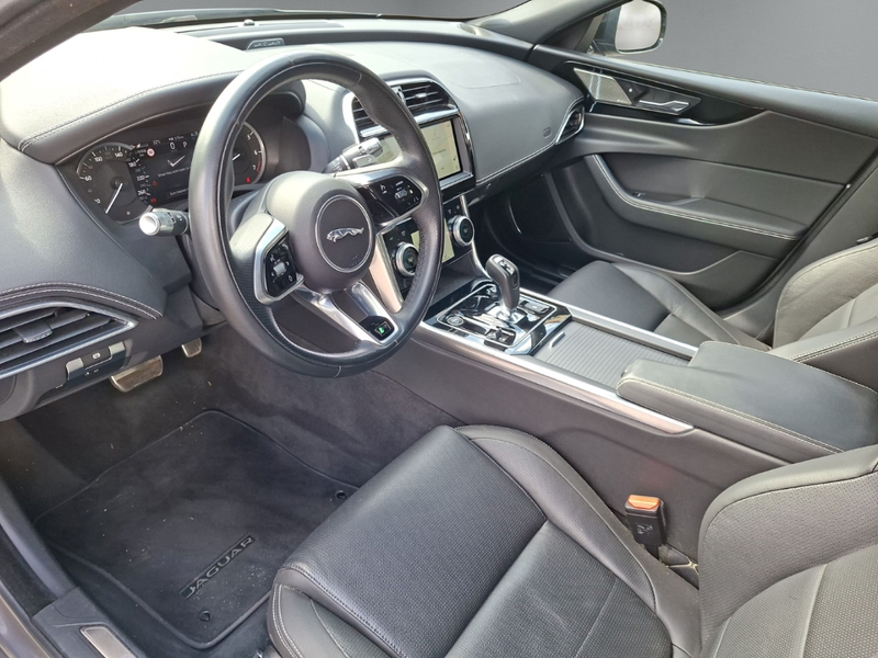 Jaguar XE P250 R-Dynamic Black Navi Leder Memory Meridian LE — photo 11