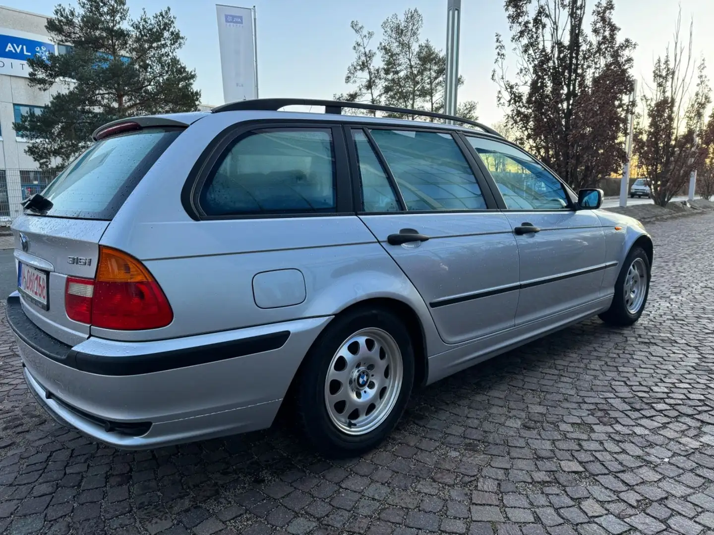 BMW 318 Touring 85 KW Klimaautomatik PDC AHK Gris - 1