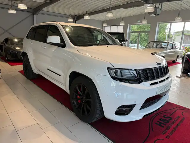 Jeep Grand Cherokee view 2