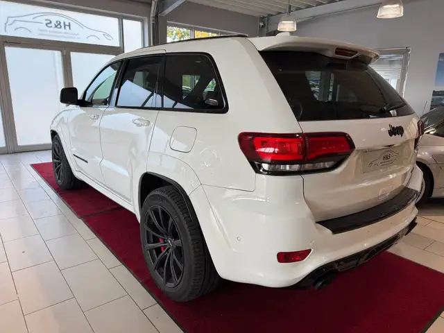 Jeep Grand Cherokee view 9