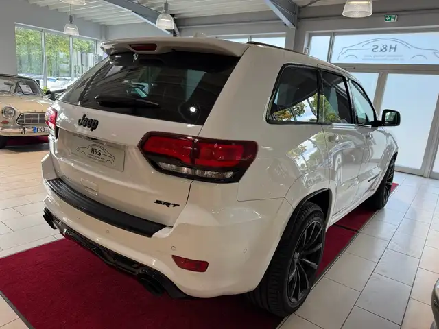 Jeep Grand Cherokee view 8