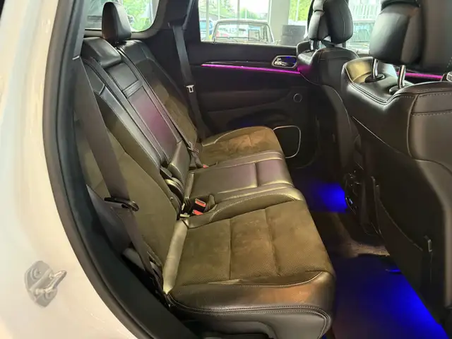 Jeep Grand Cherokee view 22