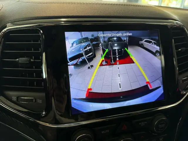 Jeep Grand Cherokee view 18