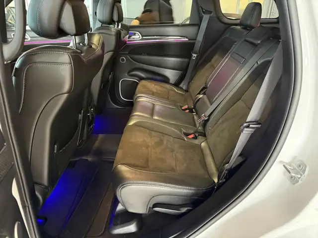 Jeep Grand Cherokee view 21
