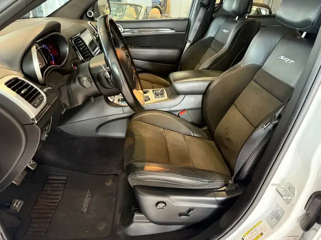 Jeep Grand Cherokee view 12