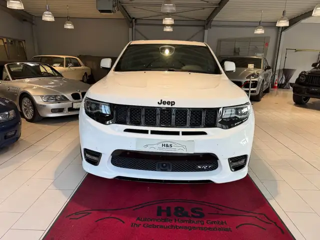 Jeep Grand Cherokee view 3
