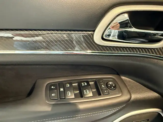 Jeep Grand Cherokee view 14