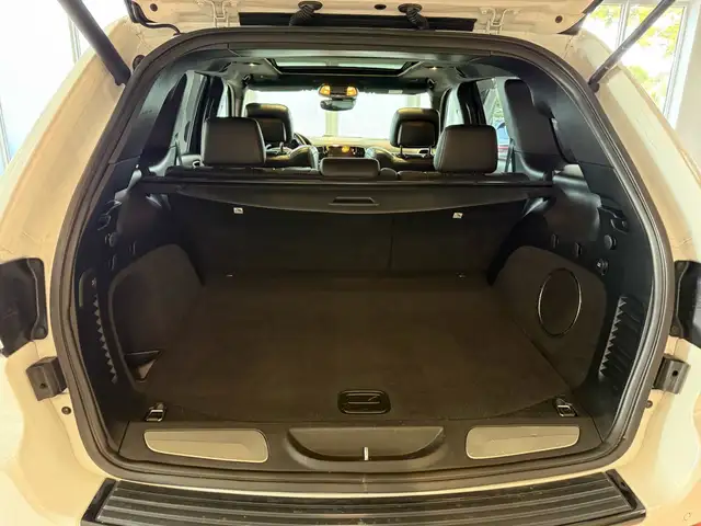 Jeep Grand Cherokee view 11