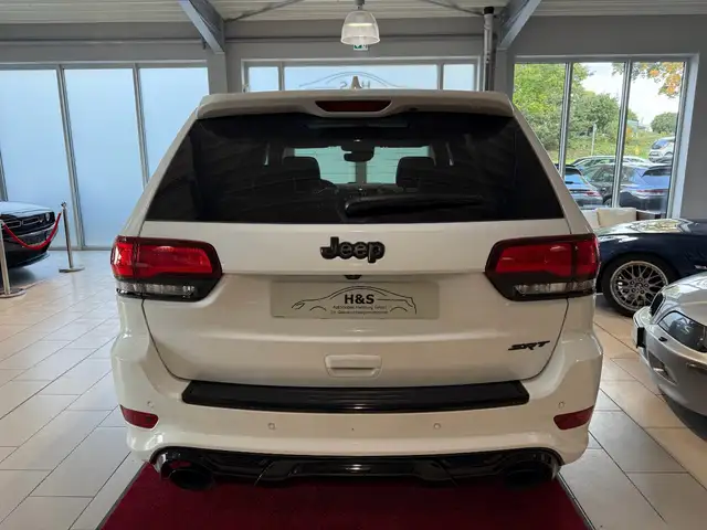 Jeep Grand Cherokee view 7