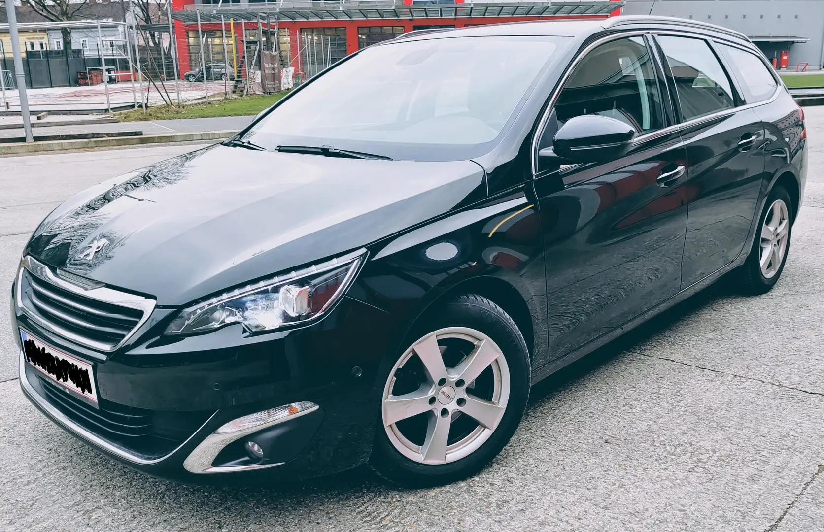 Peugeot 308 308 SW 1,6 BHDI 120 Active 17" Automatik Navi Schwarz - 2