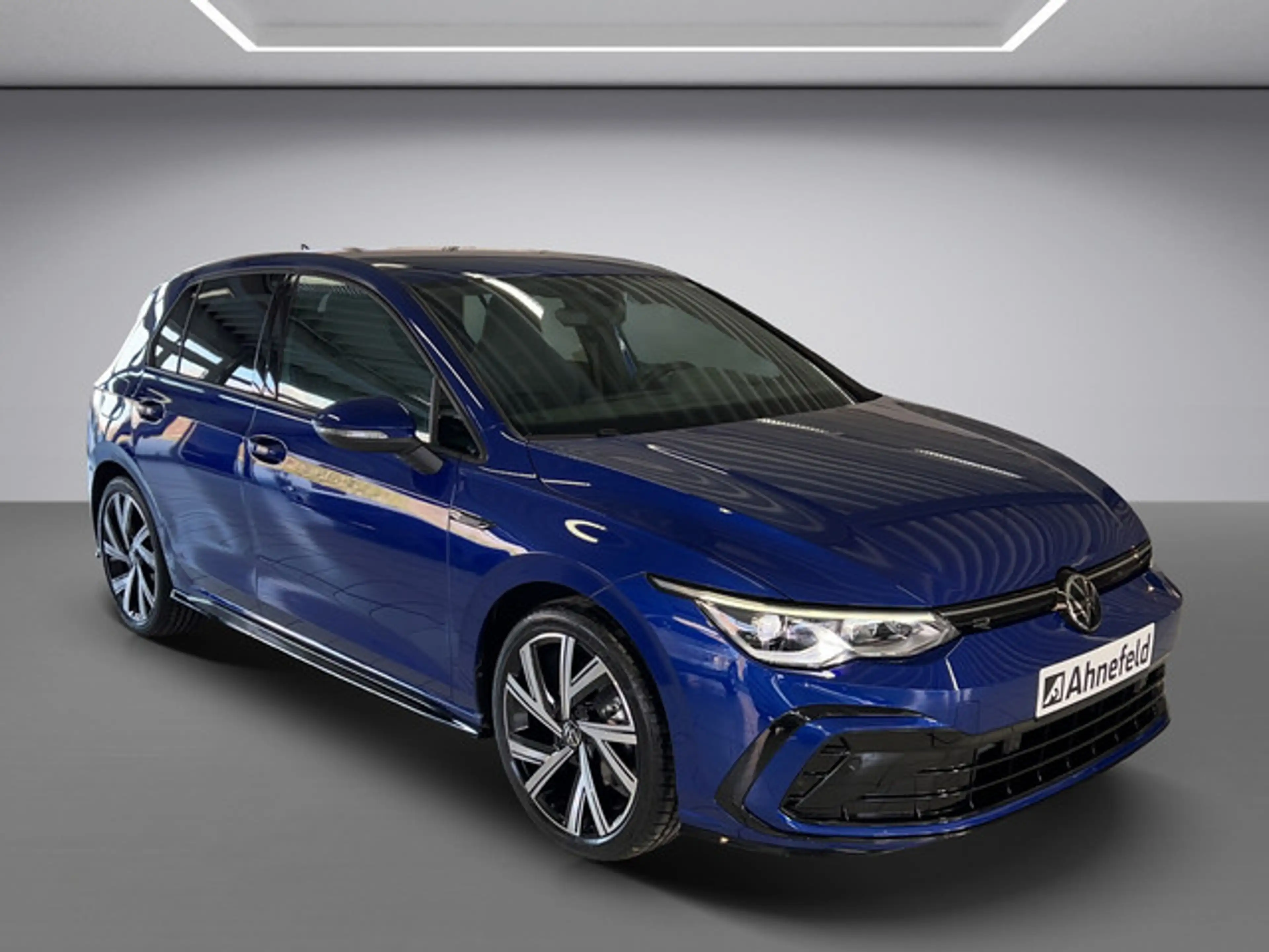 Volkswagen Golf VIII R-Line 1.5 eTSI DSG — photo 8