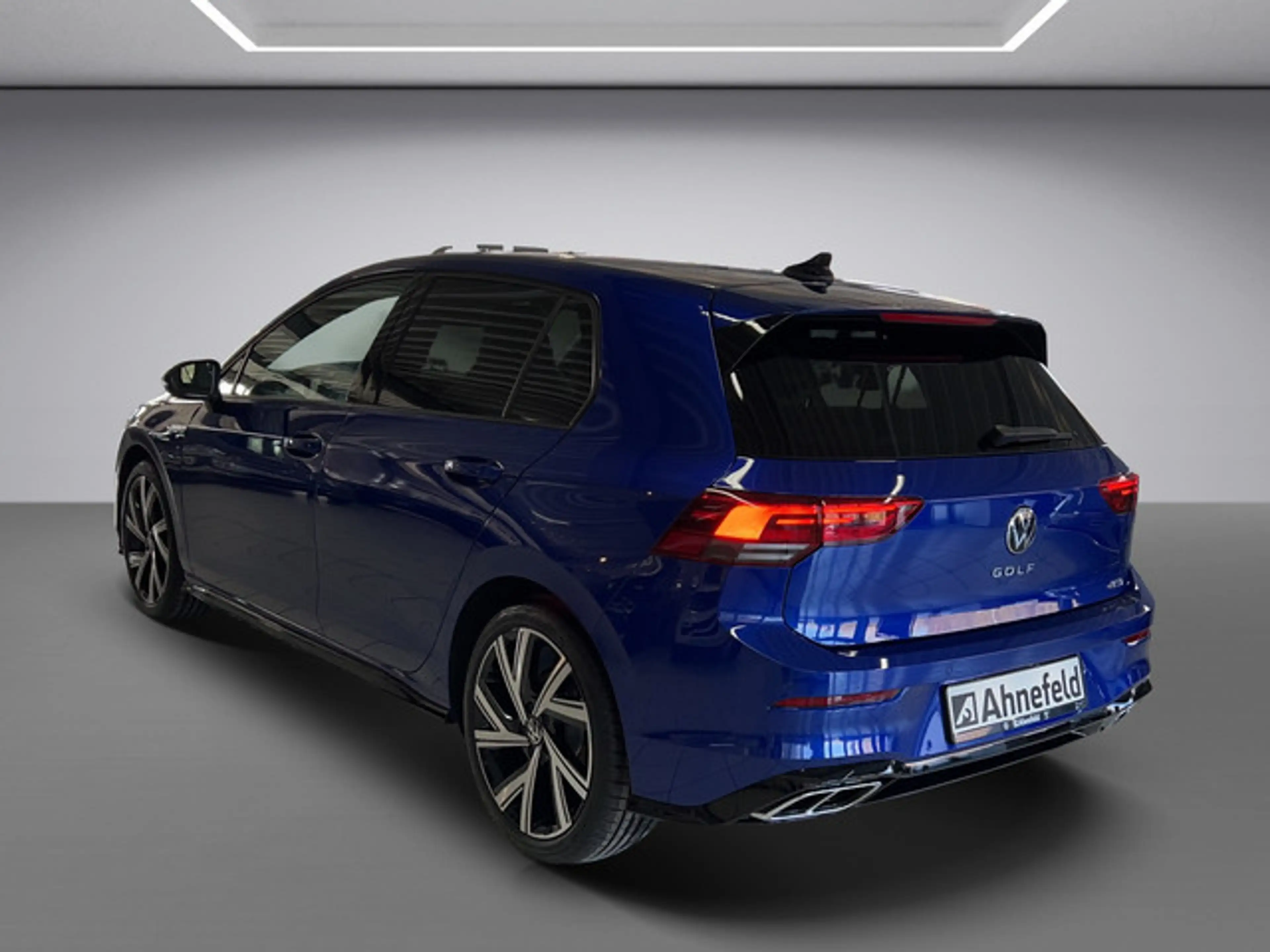 Volkswagen Golf VIII R-Line 1.5 eTSI DSG — photo 4