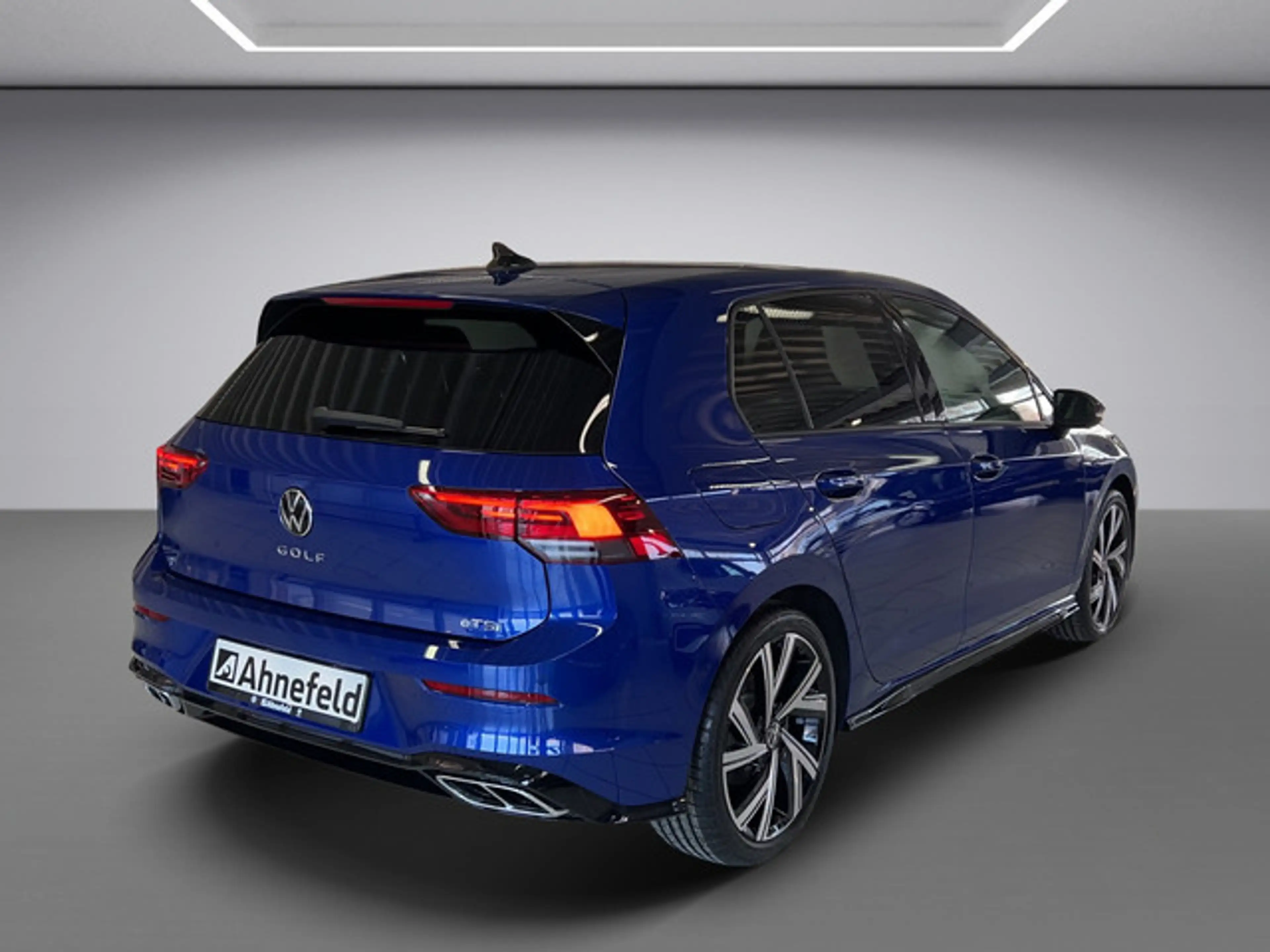 Volkswagen Golf VIII R-Line 1.5 eTSI DSG — photo 6