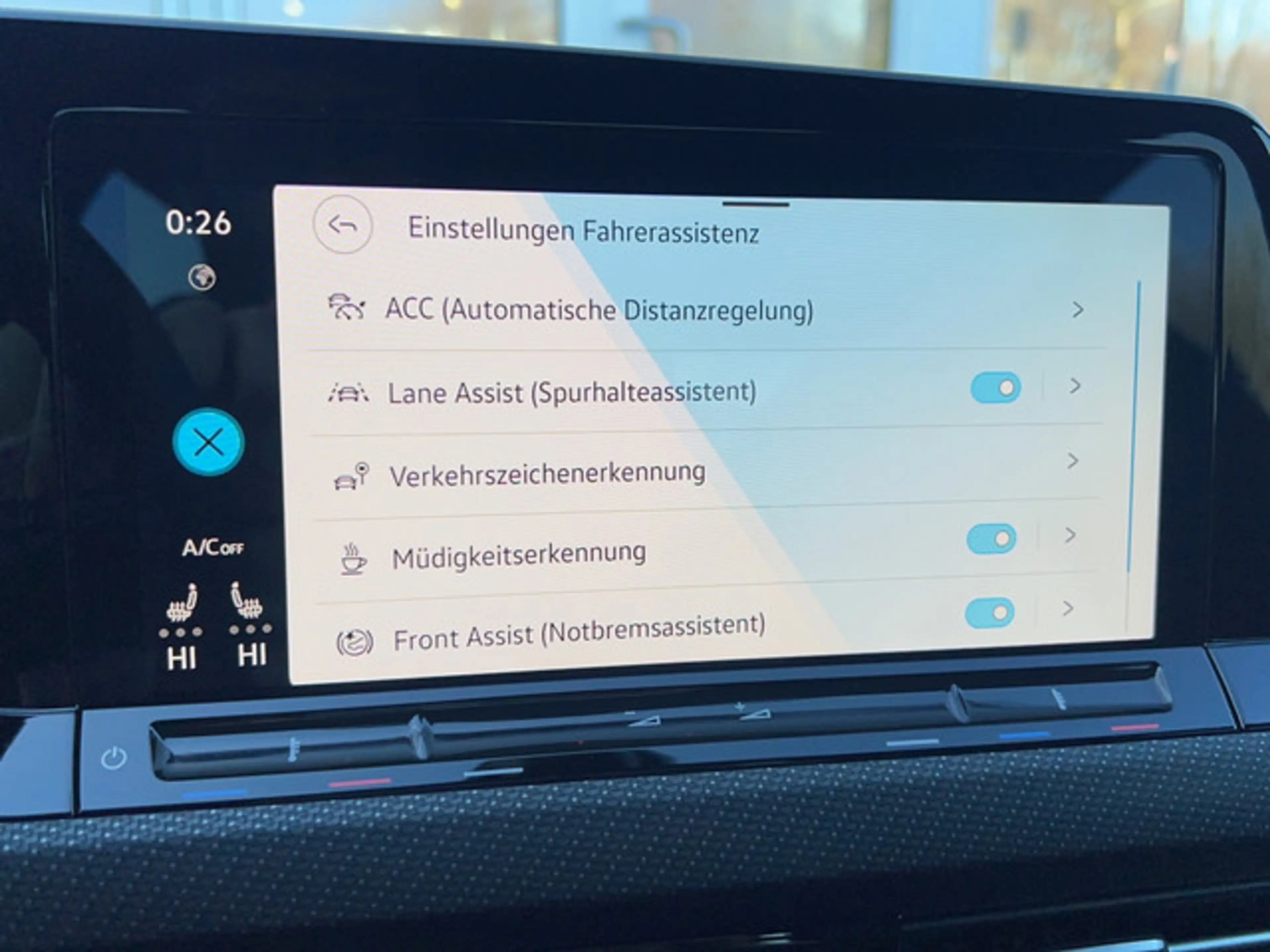 Volkswagen Golf VIII R-Line 1.5 eTSI DSG — photo 29
