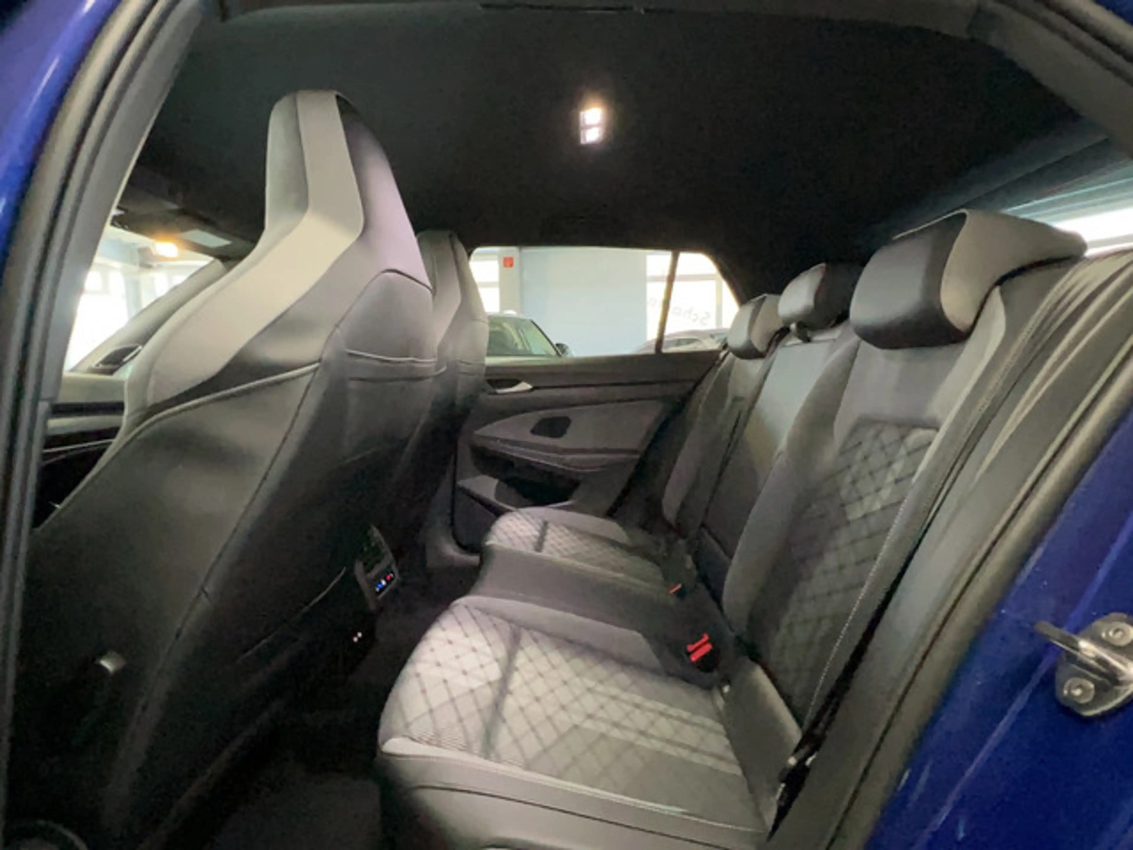 Volkswagen Golf VIII R-Line 1.5 eTSI DSG — photo 19
