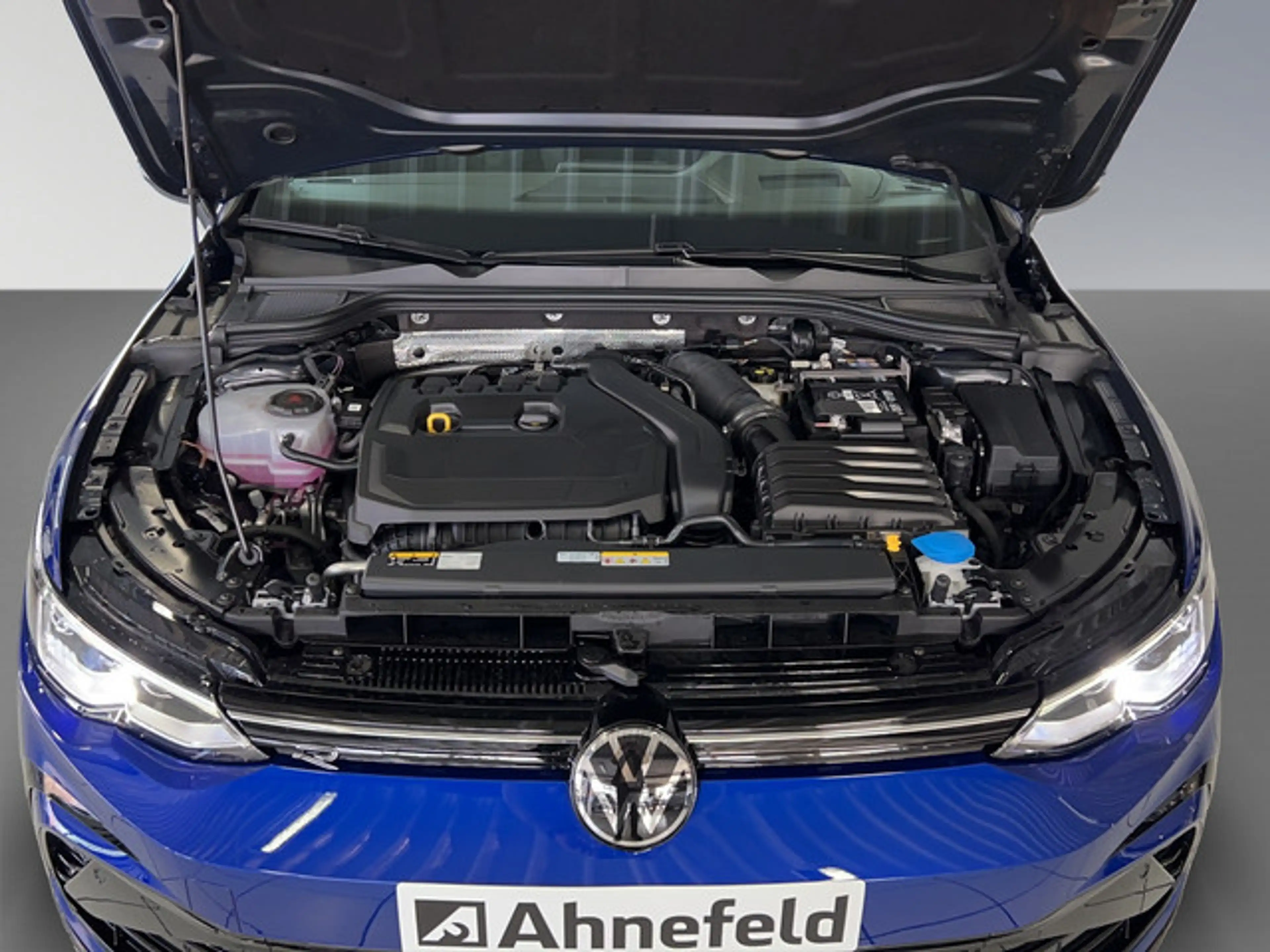 Volkswagen Golf VIII R-Line 1.5 eTSI DSG — photo 21