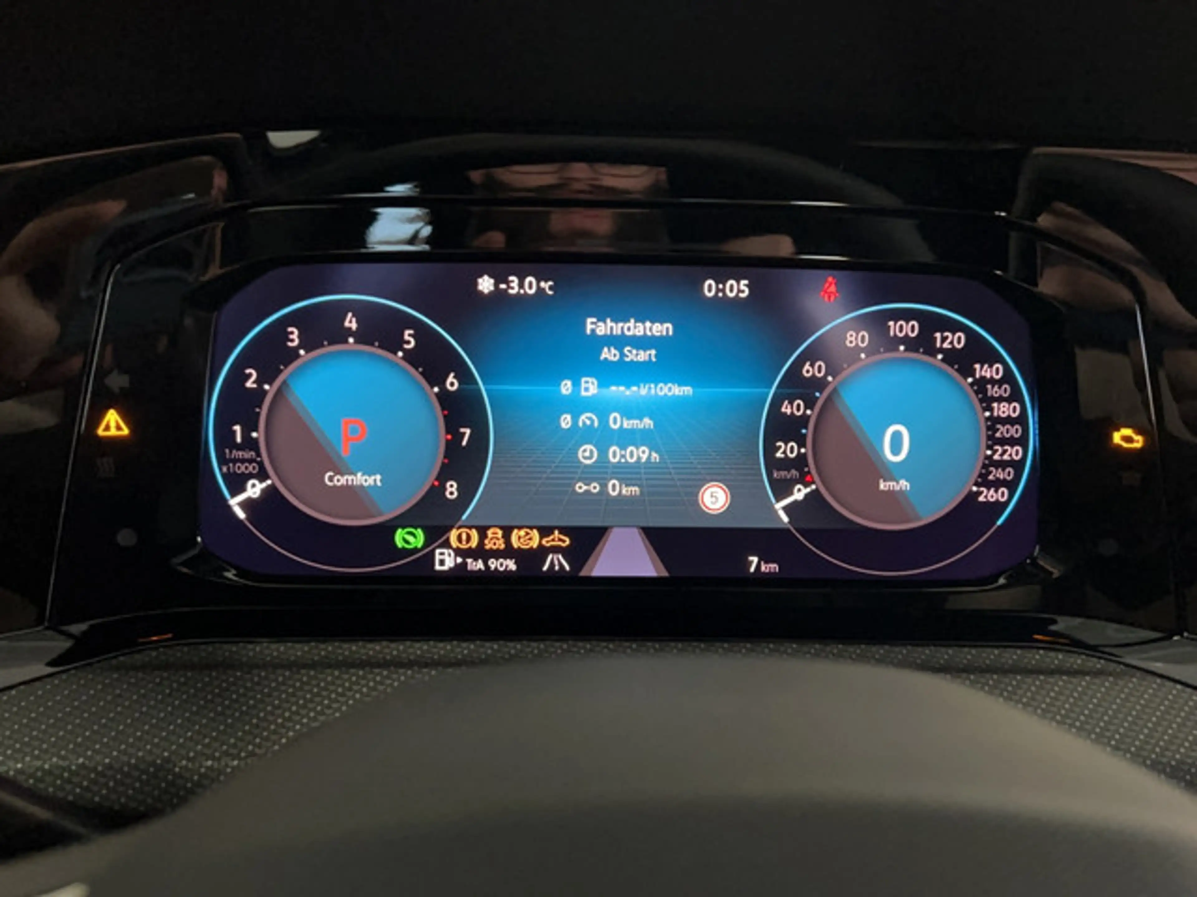 Volkswagen Golf VIII R-Line 1.5 eTSI DSG — photo 13