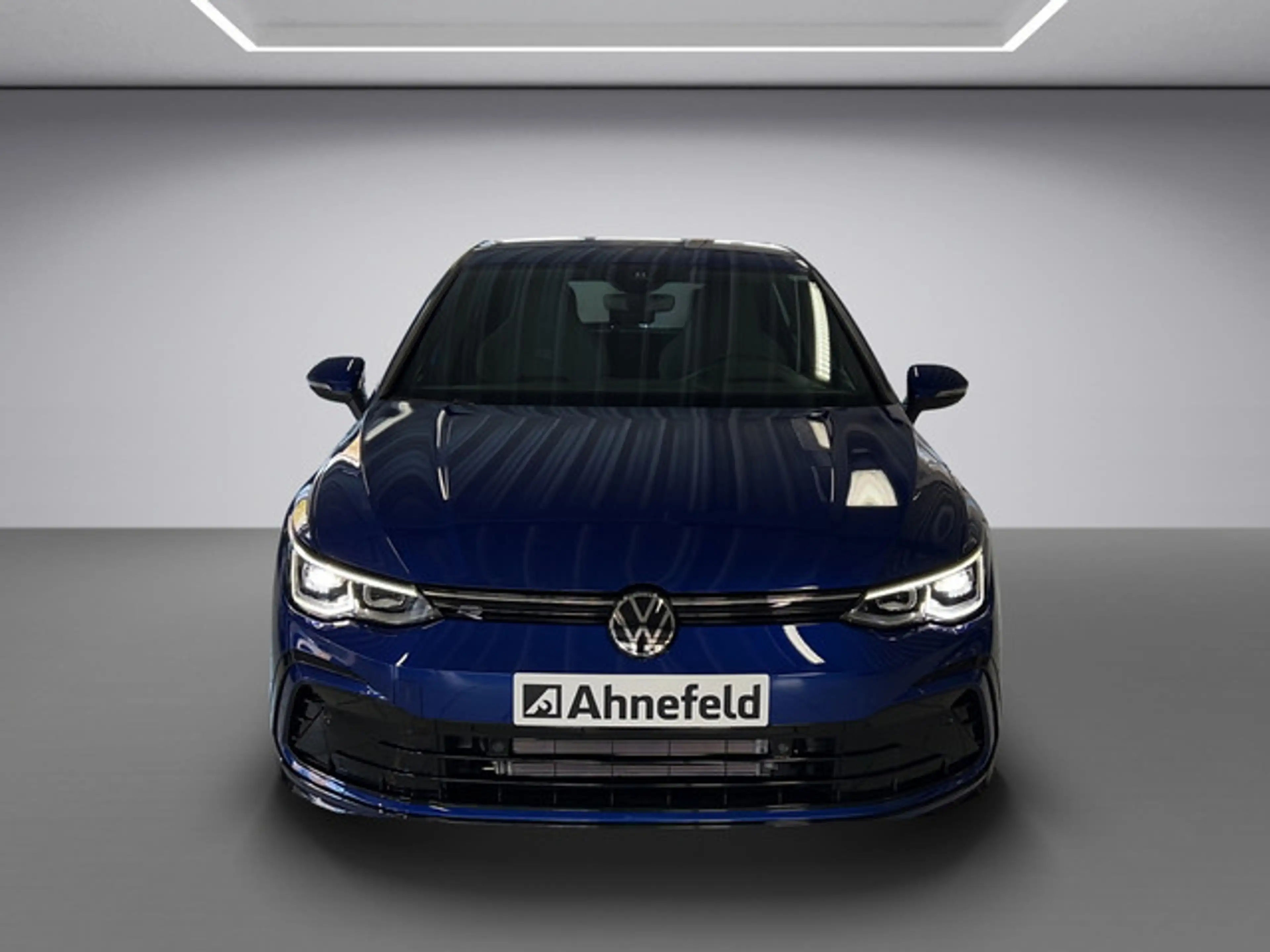 Volkswagen Golf VIII R-Line 1.5 eTSI DSG — photo 9