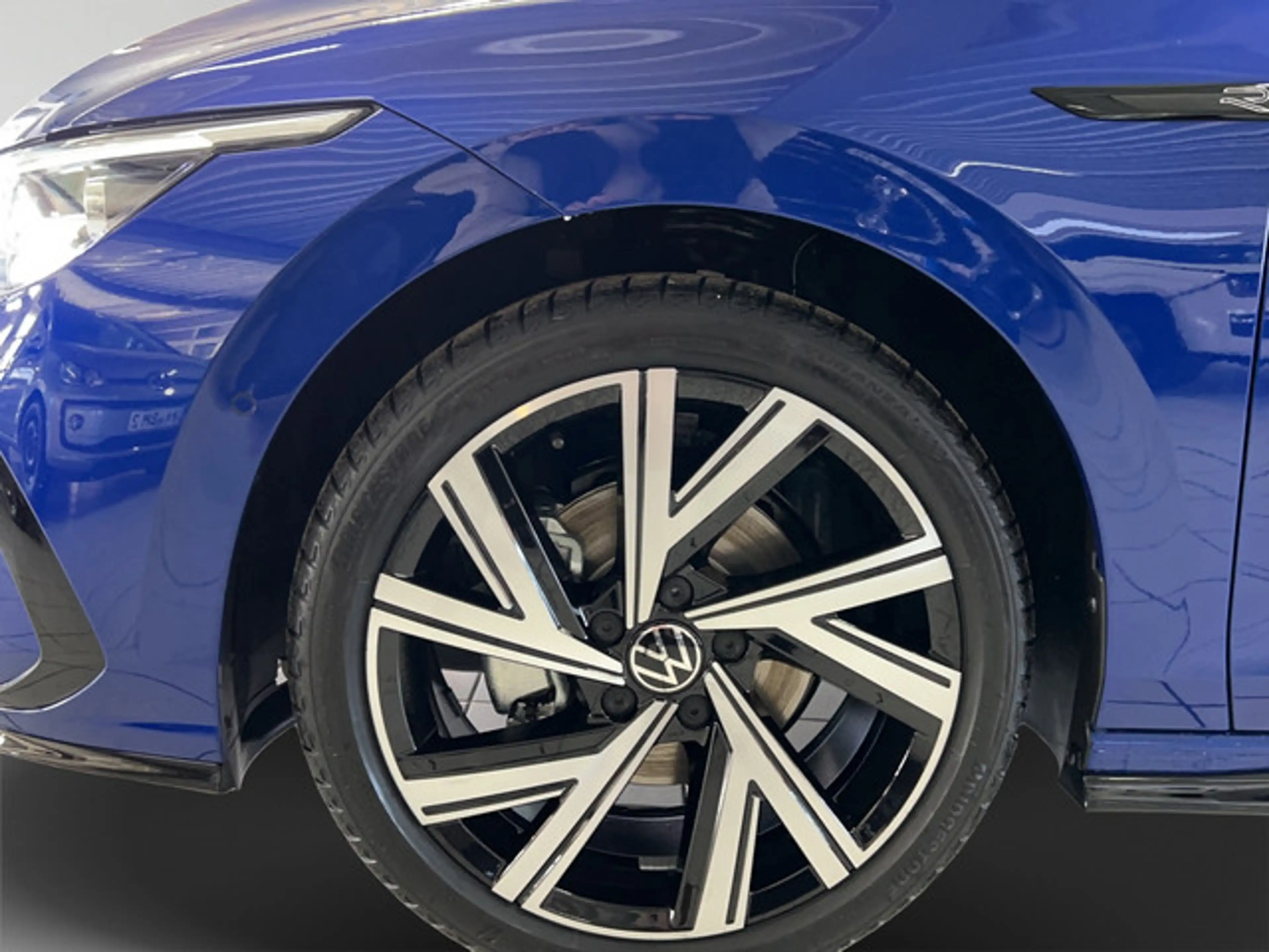 Volkswagen Golf VIII R-Line 1.5 eTSI DSG — photo 10