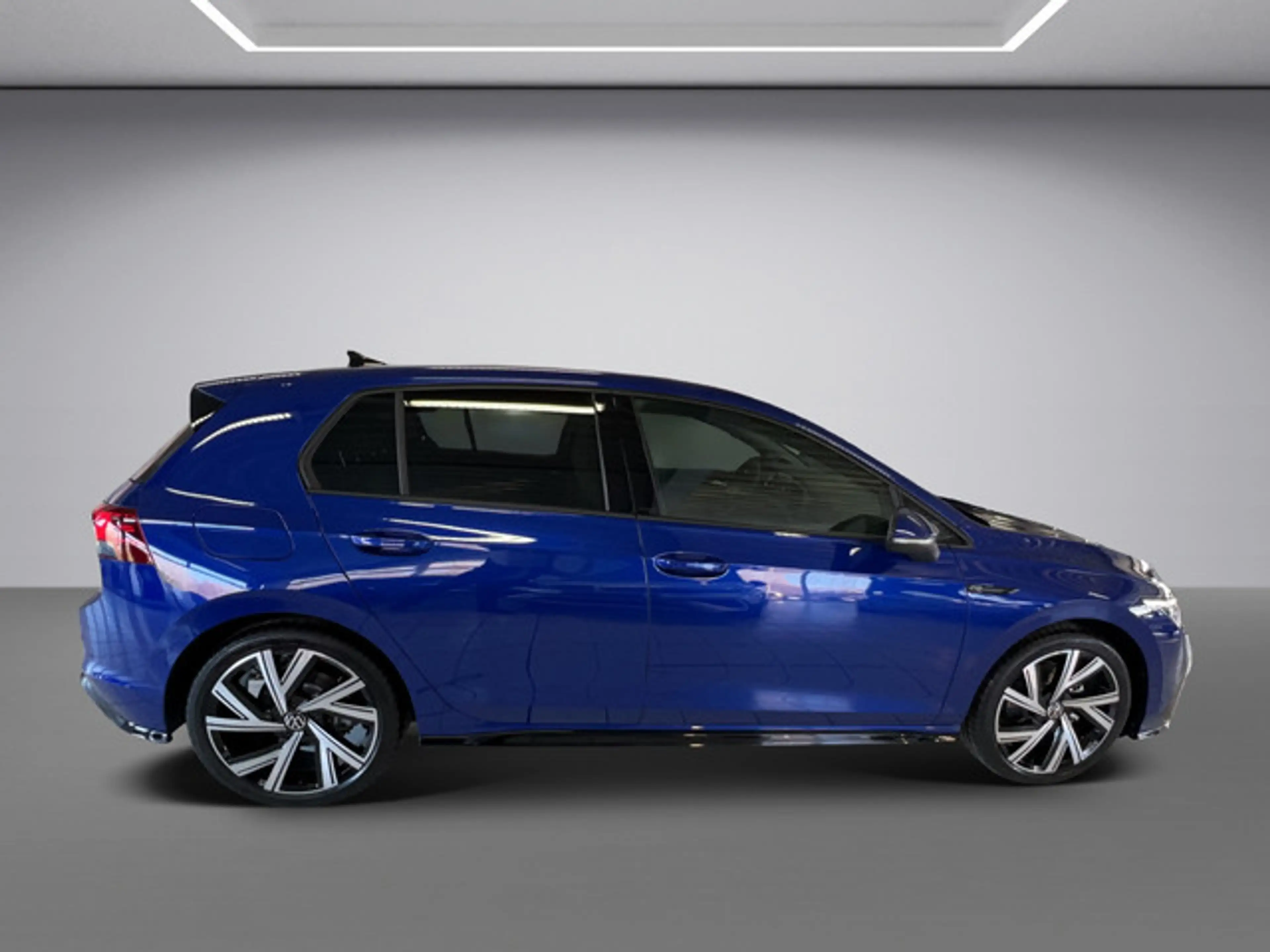 Volkswagen Golf VIII R-Line 1.5 eTSI DSG — photo 7