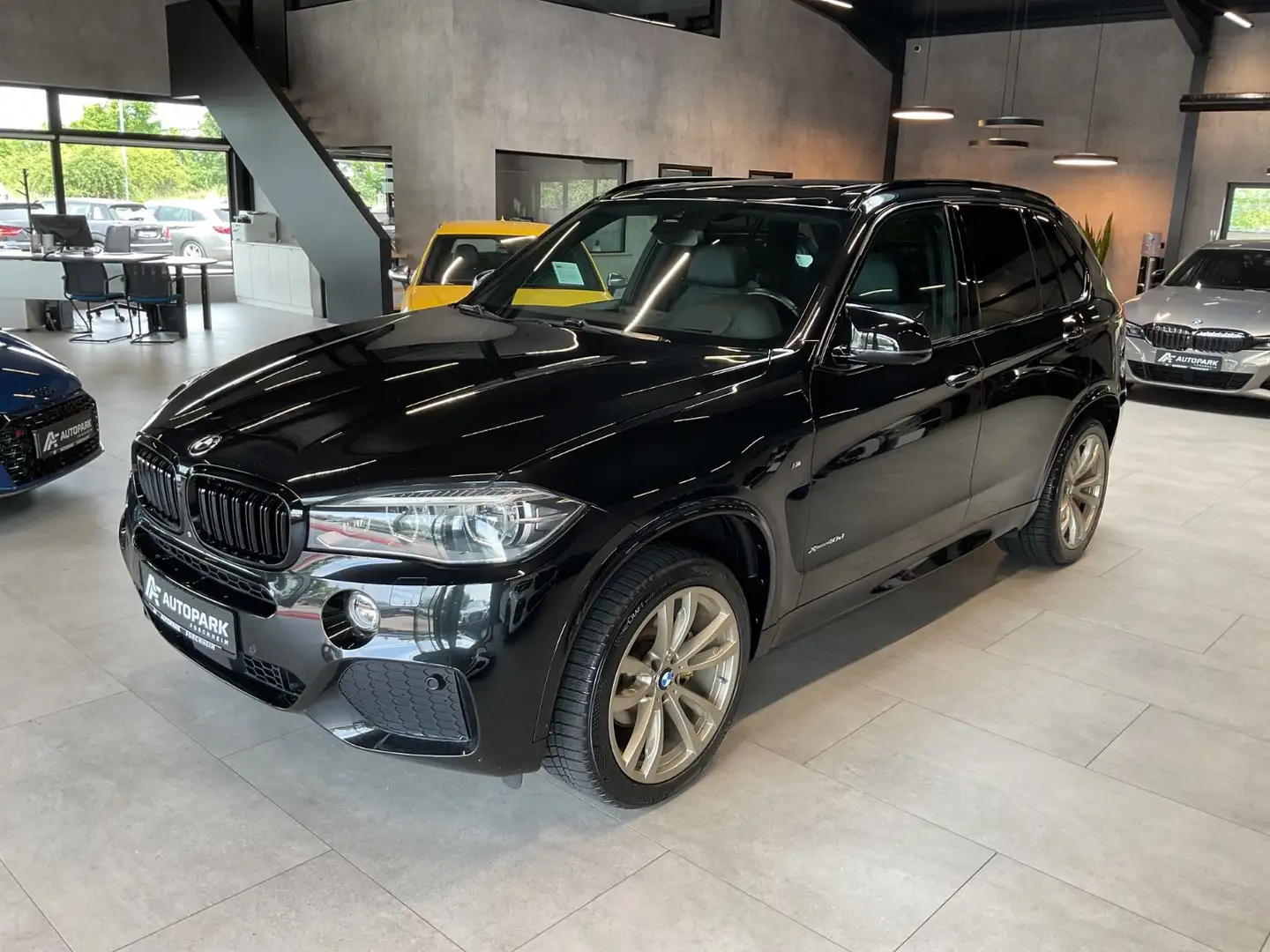 BMW X5 xDrive 40d M Paket AHK H&K HuD Pano 360° Negro - 1