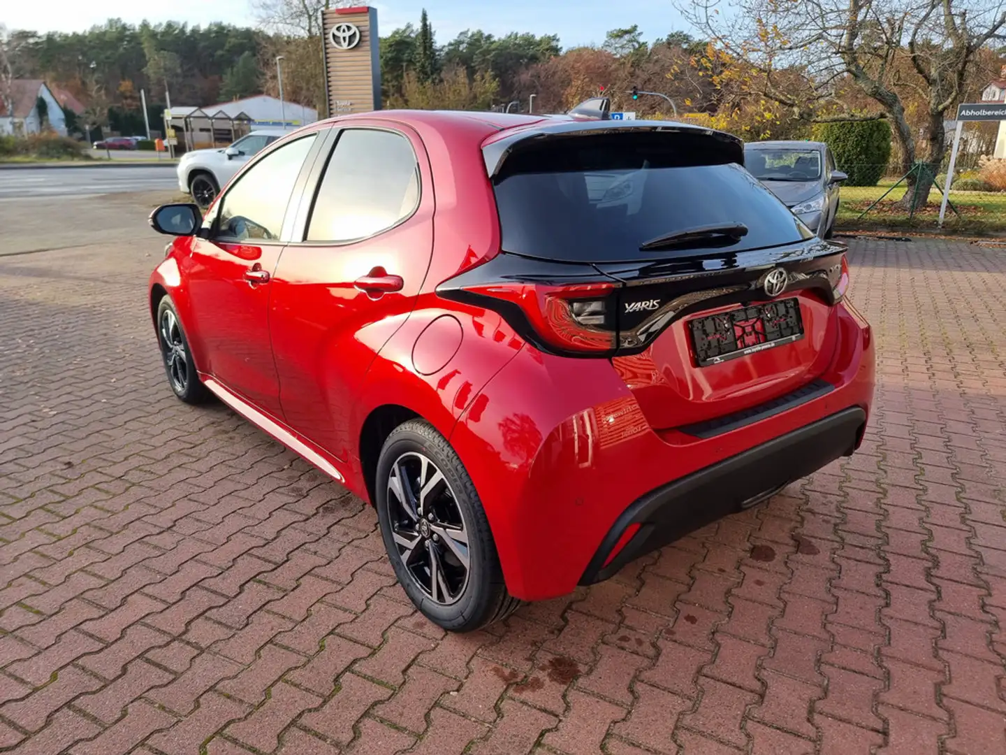 Toyota Yaris 1.5 Hybrid Teamplayer Rouge - 2