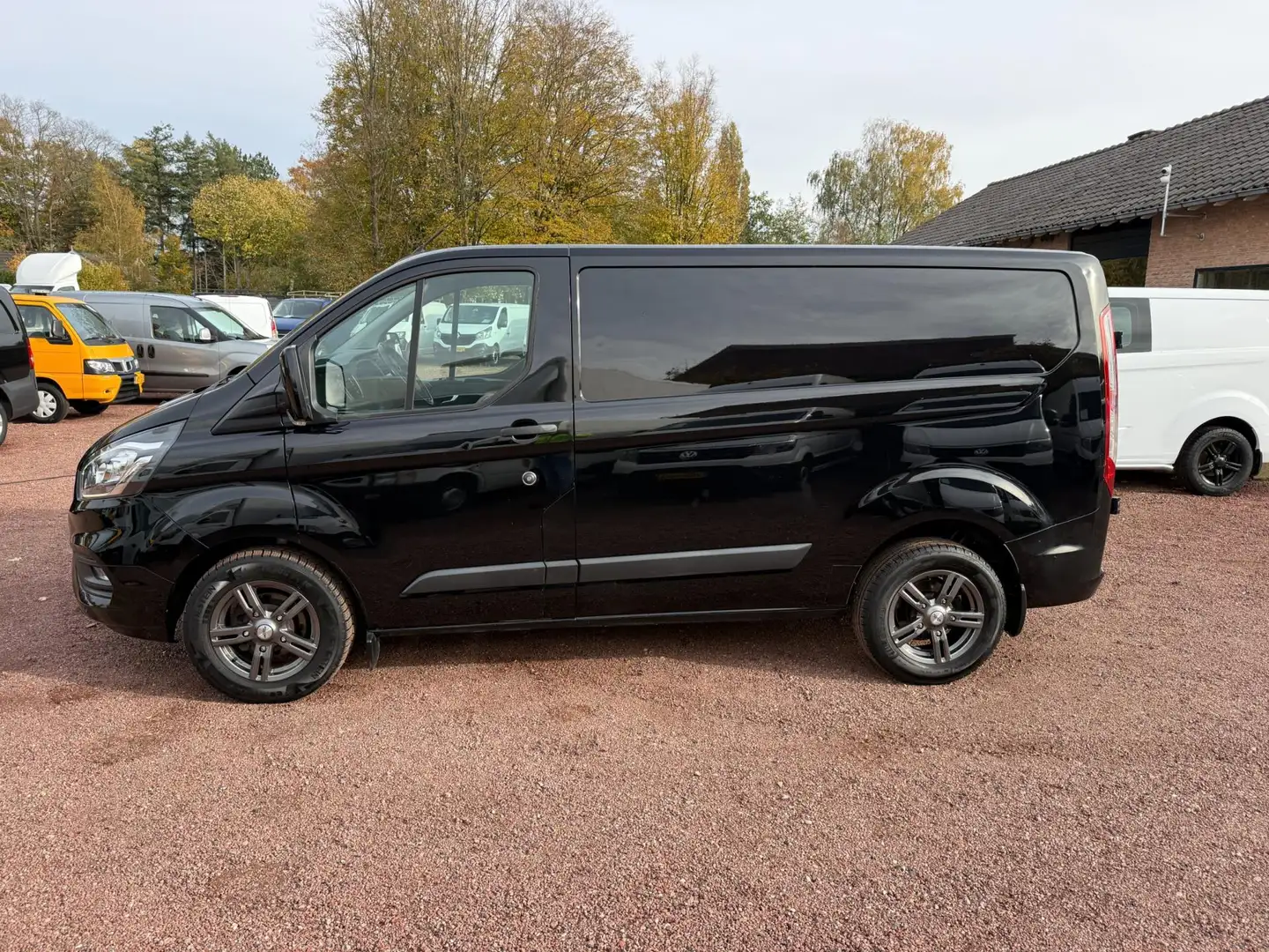 Ford Transit Custom 280 2.0 TDCI L1H1 Trend Zwart - 2