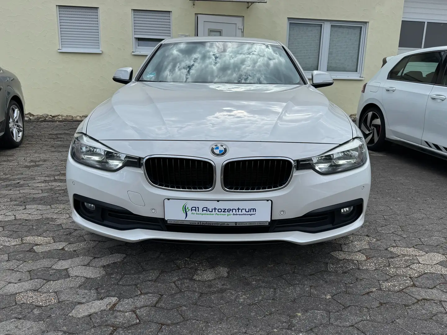 BMW 320 d Advantage Navi Temp. PDC 1.Hand Mwst. Ausweisbar Weiß - 2