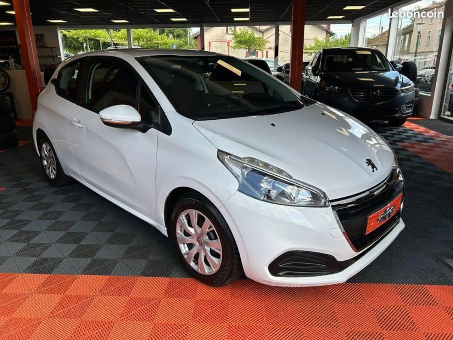 Peugeot 208 Phase II Pack Active 1.6 Blue HDI 100 cv Garantie 12 mois - 1