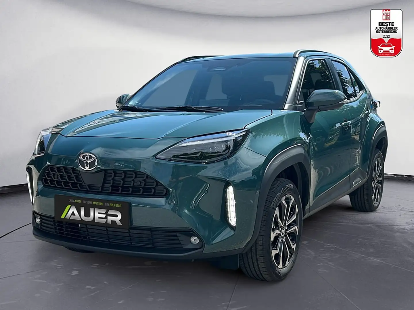 Toyota Yaris Cross 1,5 Hybrid Active Drive CVT 130PS | ab 28.990,- zelena - 1