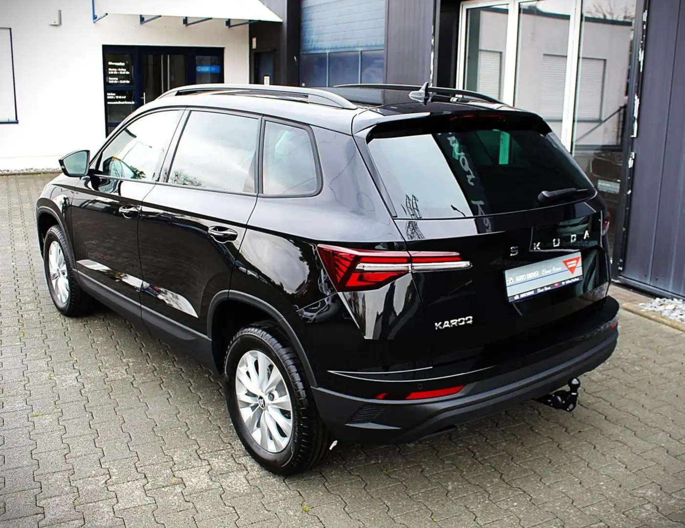 Skoda Karoq Skoda Karoq Selection 1.5 TSI 110kW/150PS, DSG Schwarz - 2