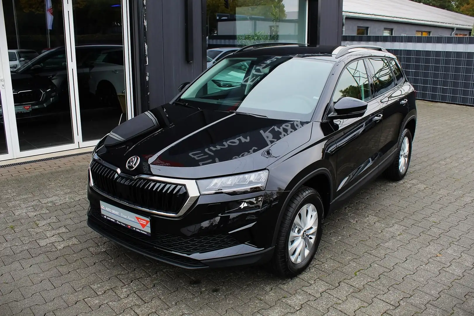 Skoda Karoq Skoda Karoq Selection 1.5 TSI 110kW/150PS, DSG Schwarz - 1