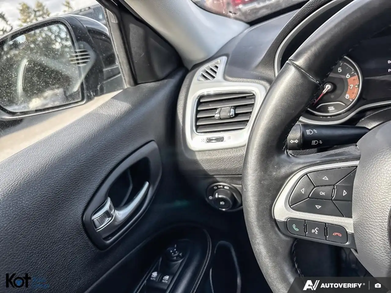 Jeep Compass photo Jeep Compass