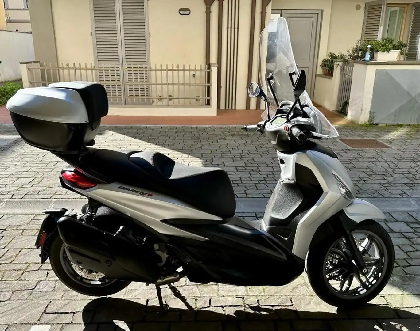 Piaggio Beverly 400 Grigio - 2