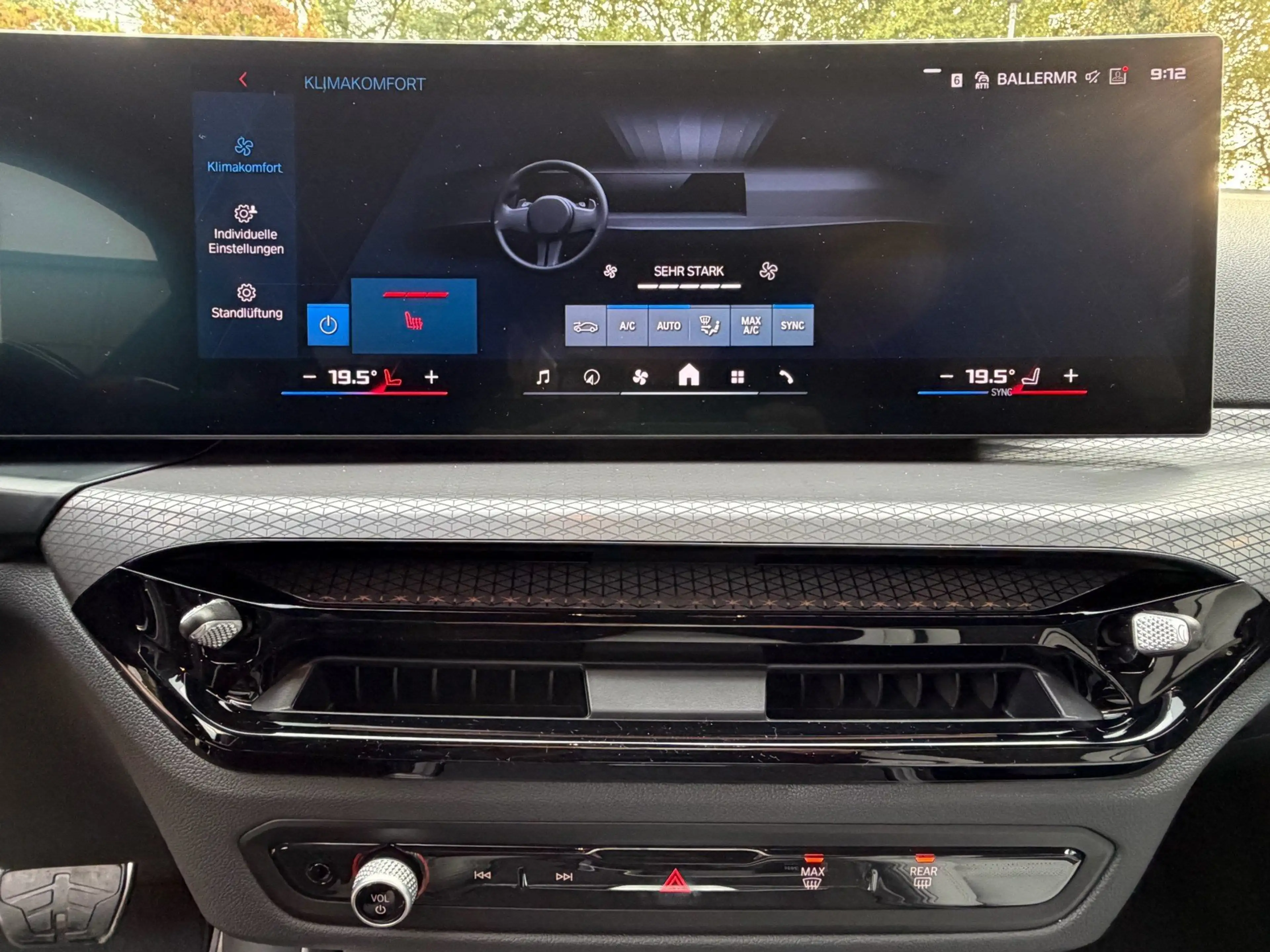 BMW M3 Competition Tour xDrive DA h&k Ad-Led PA Keyless — photo 14